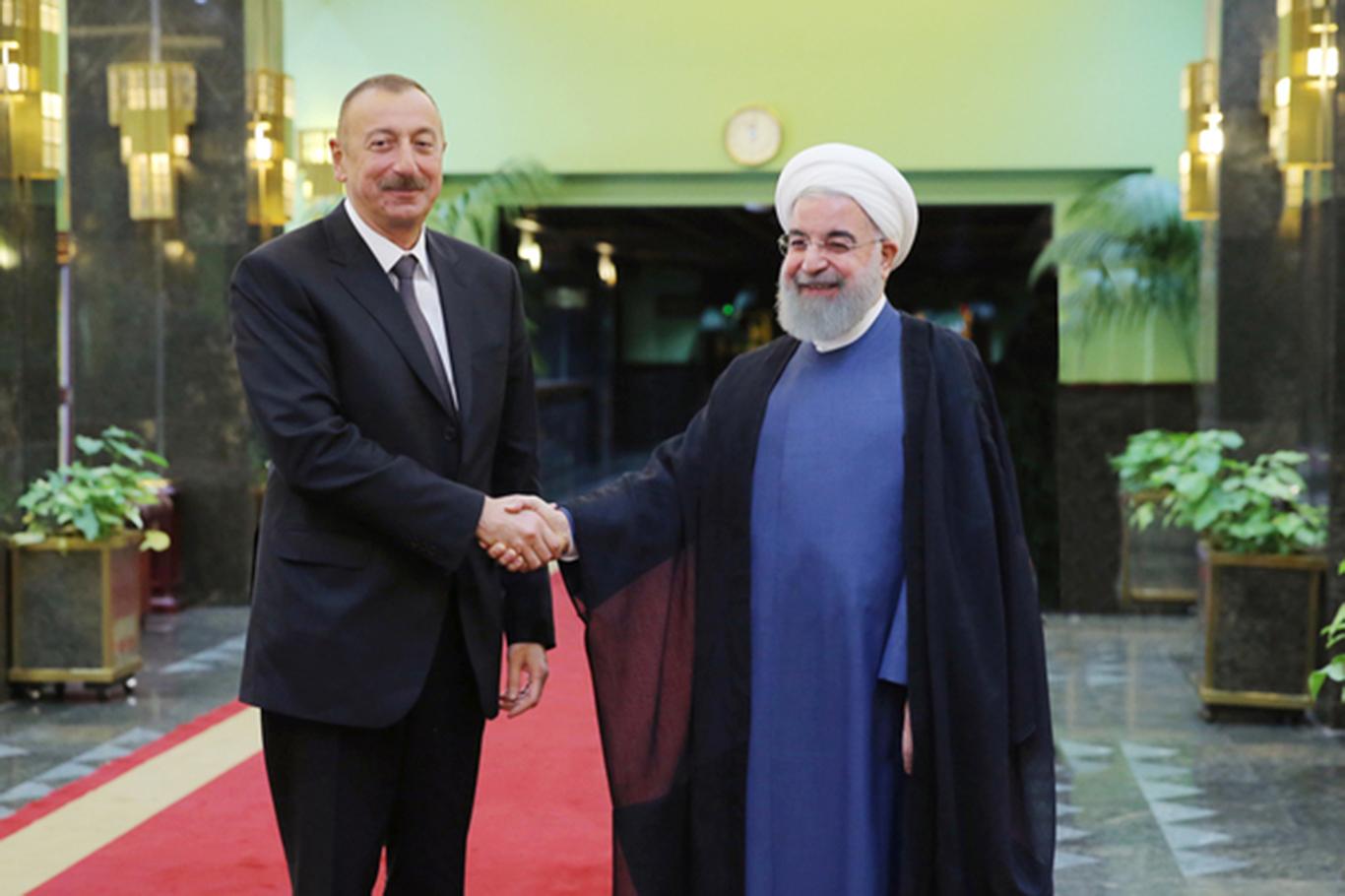 Aliyev Ruhani ile bir araya geldi